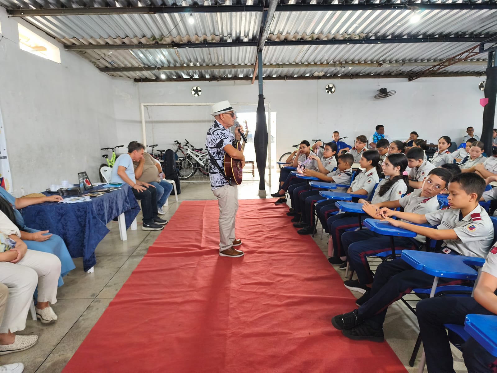 Projeto “Sim, Temos Poesia” encanta estudantes em nova oficina na Escola Cívico-Militar Duque de Caxias