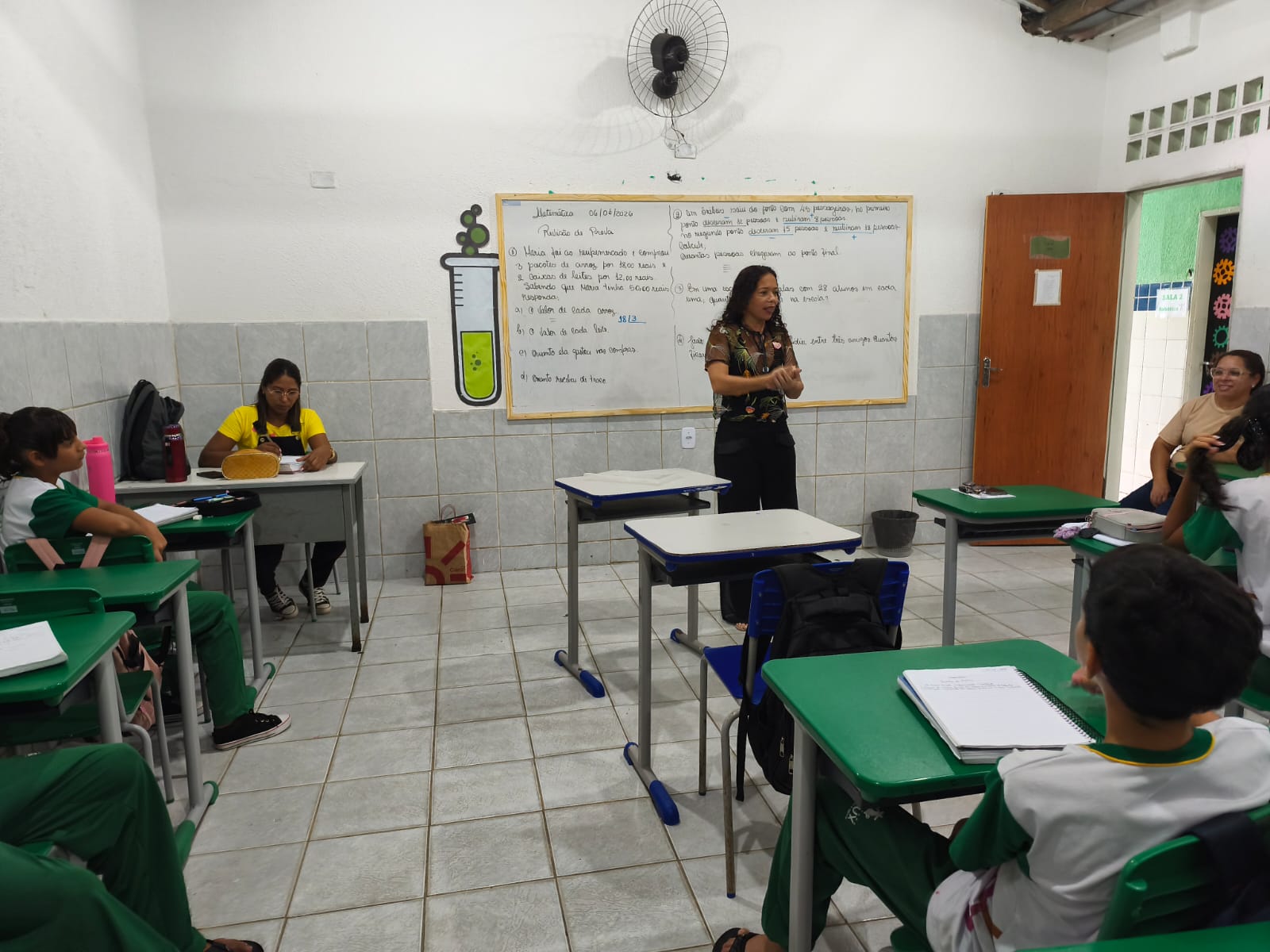 Projeto “Sim, Temos Poesia” leva encantamento literário à Escola Municipal Tancredo Neves
