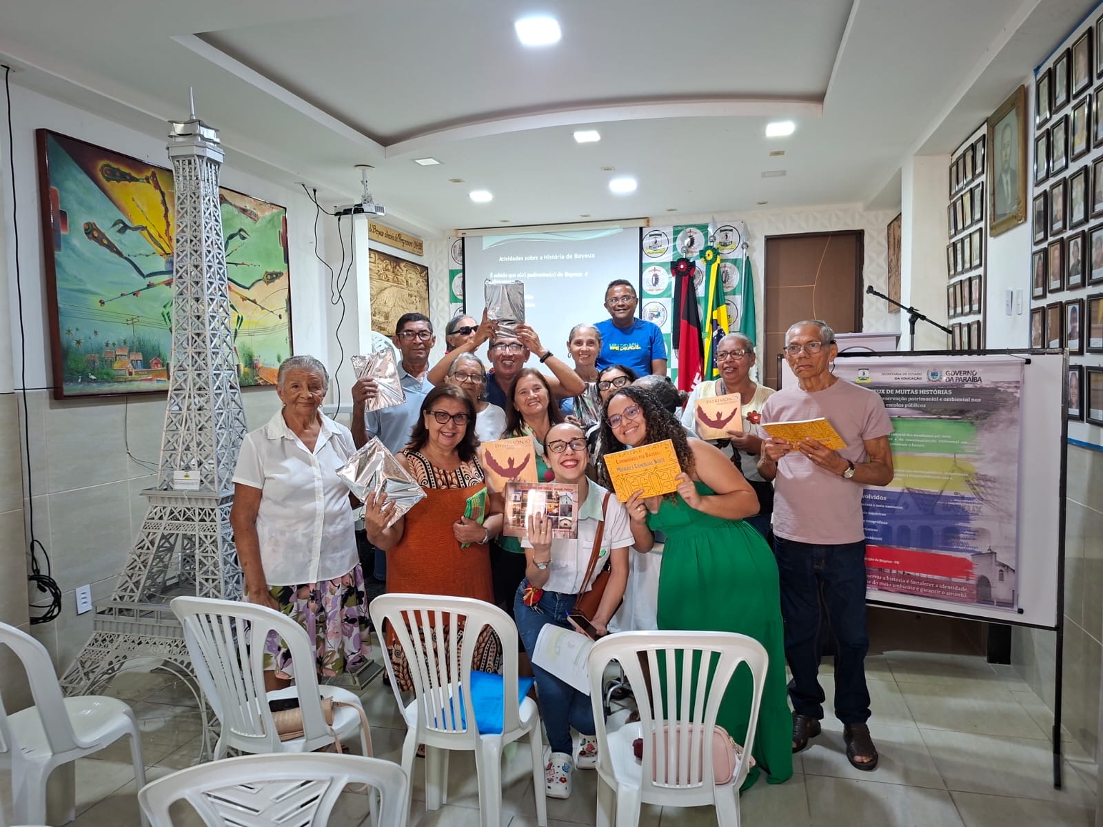 Grupo de idosos visita o IHGB em atividade de Cultura e Memória